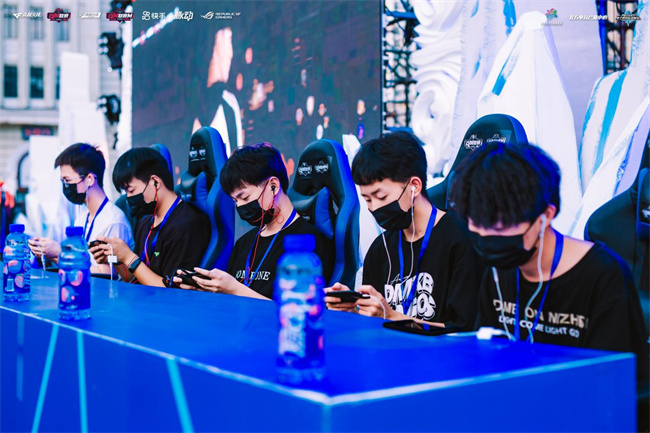 构成了与比 构成了与比